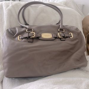 Michael KORS taupe overnight bag. Gorgeous! 17X10x7